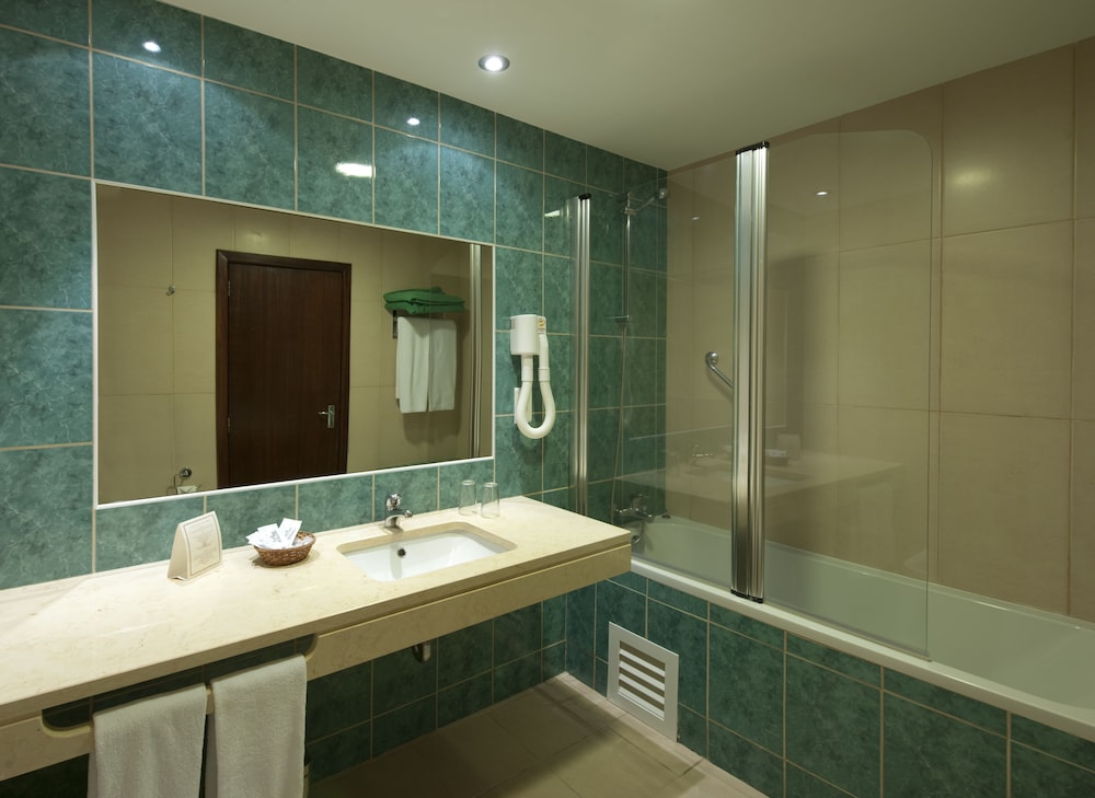 Rocamar Lido Resort — Hotel rooms in Santa Cruz, Madeira