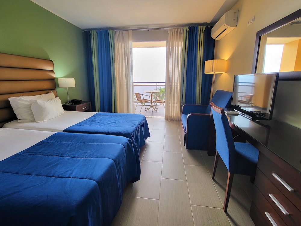 Rocamar Lido Resort — Hotel rooms in Santa Cruz, Madeira