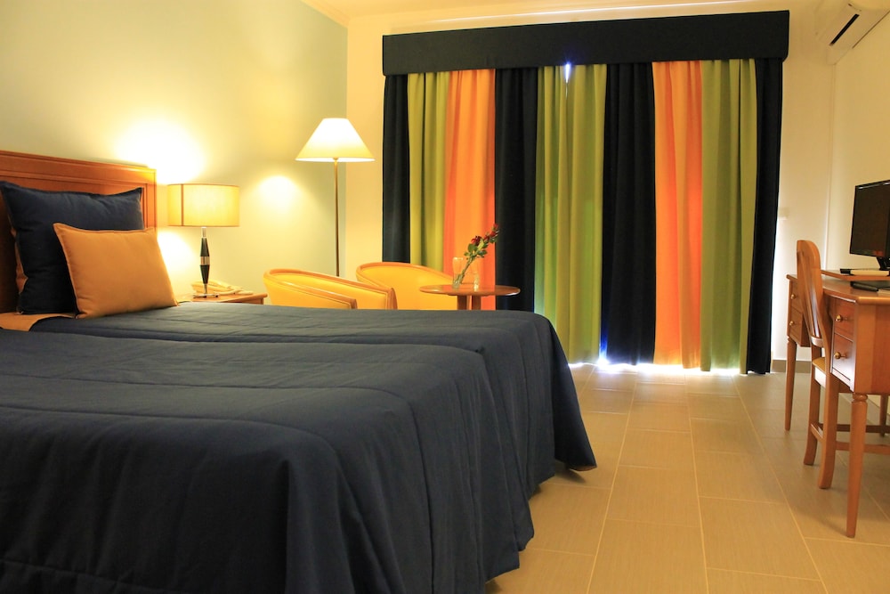 Rocamar Lido Resort — Hotel rooms in Santa Cruz, Madeira