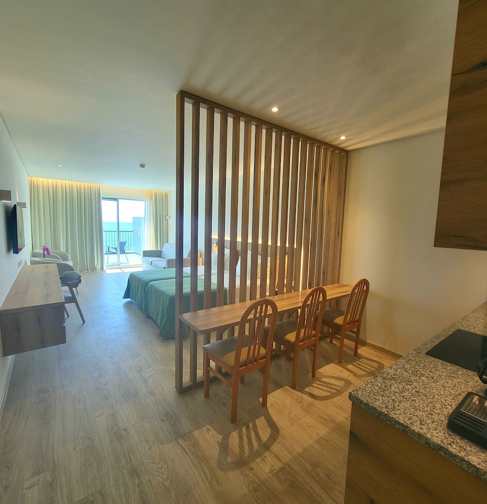 Rocamar Lido Resort — Hotel rooms in Santa Cruz, Madeira