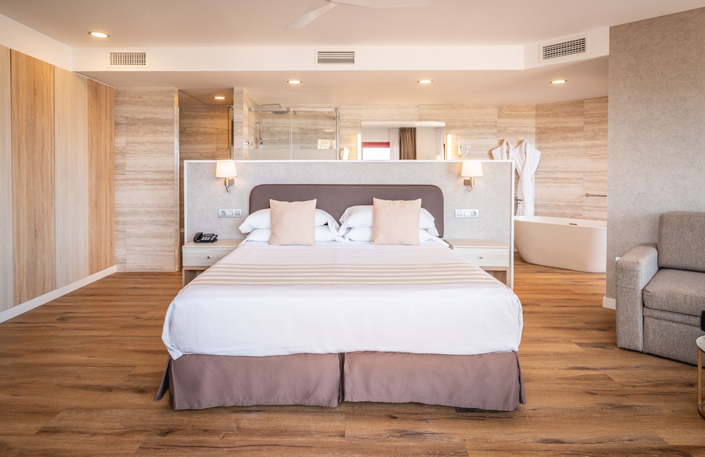 Hotel Angela - Adults Recommended — Hotel rooms in Fuengirola, Andalusia