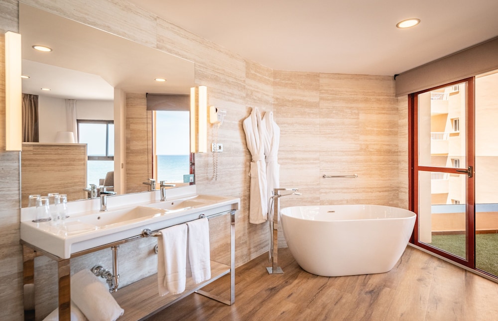 Hotel Angela - Adults Recommended — Hotel rooms in Fuengirola, Andalusia