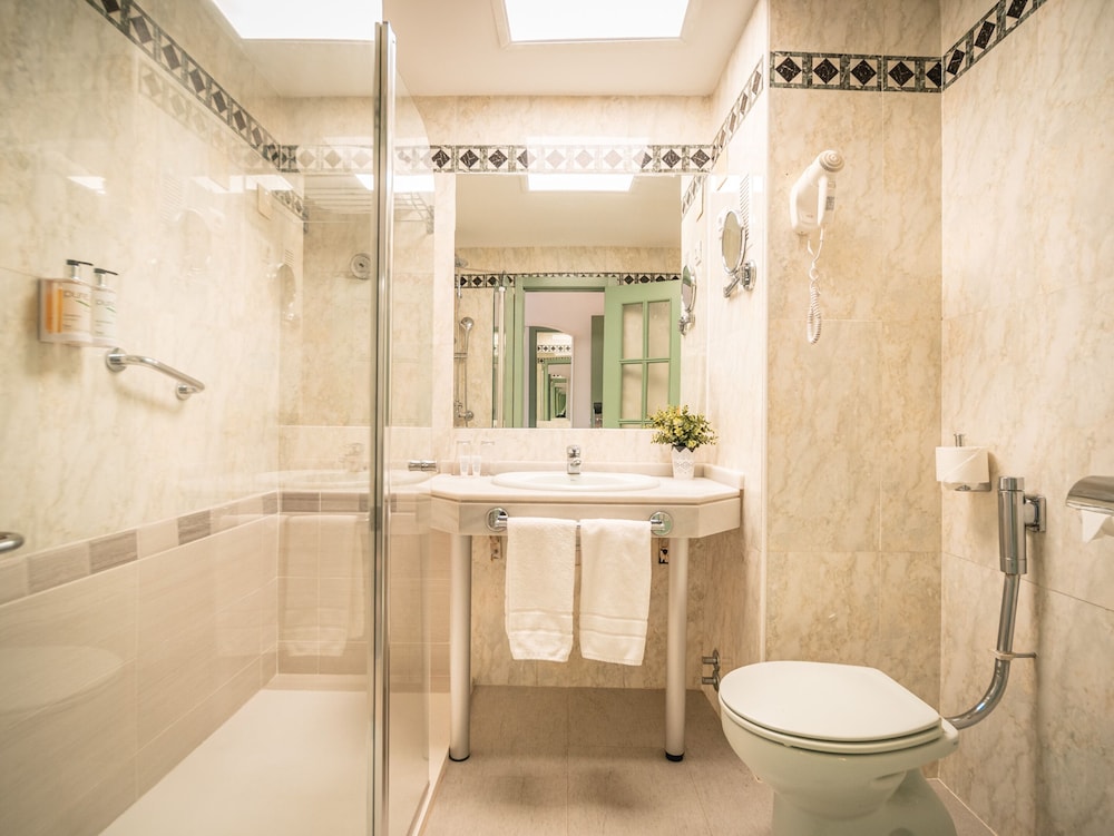 Hotel Angela - Adults Recommended — Hotel rooms in Fuengirola, Andalusia