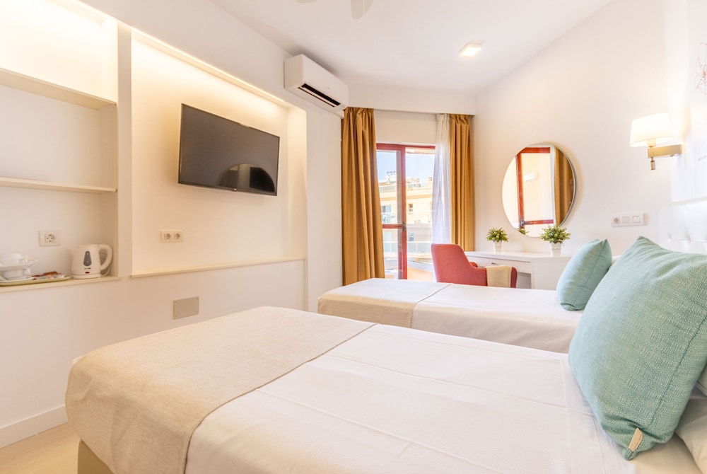 Hotel Angela - Adults Recommended — Hotel rooms in Fuengirola, Andalusia