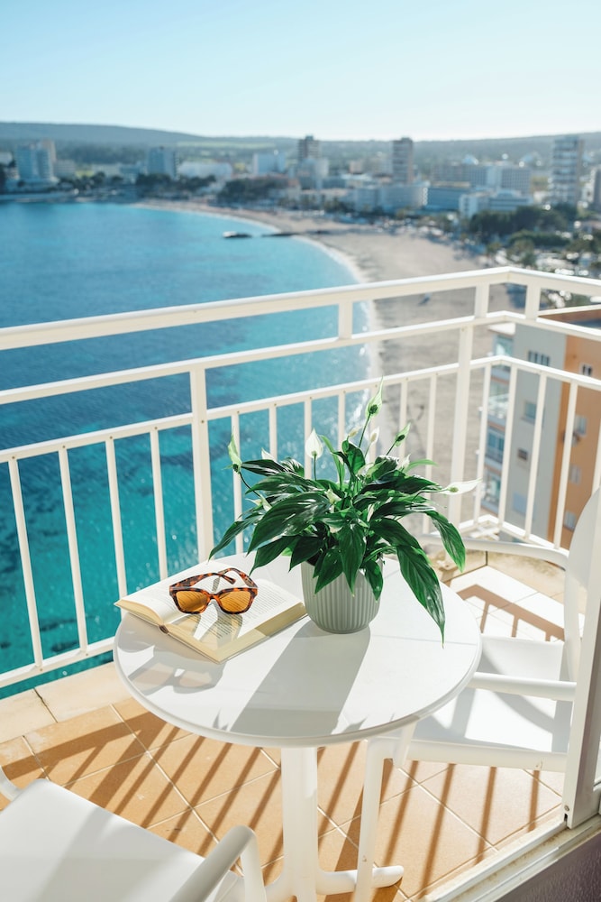 Bahia Principe Escape Coral Playa – Adults Only 16+ — Hotel rooms in Magaluf, Balearic Islands