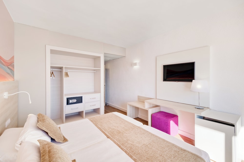 Bahia Principe Escape Coral Playa – Adults Only 16+ — Hotel rooms in Magaluf, Balearic Islands