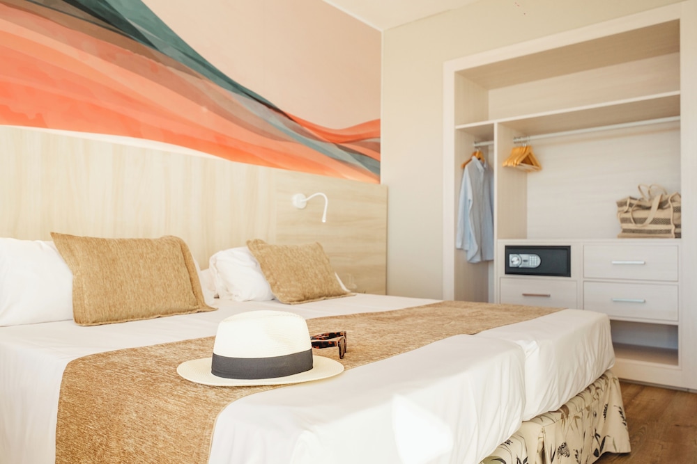 Bahia Principe Escape Coral Playa – Adults Only 16+ — Hotel rooms in Magaluf, Balearic Islands