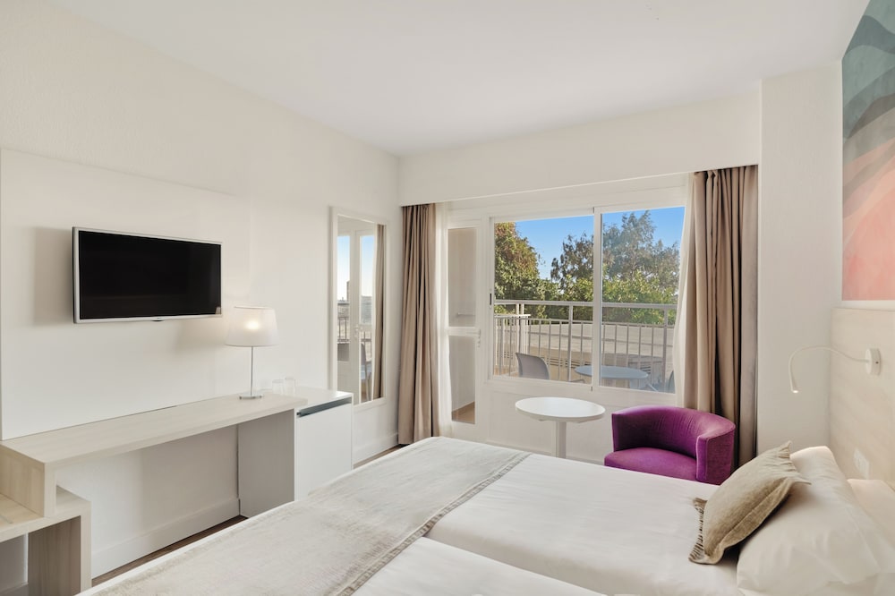Bahia Principe Escape Coral Playa – Adults Only 16+ — Hotel rooms in Magaluf, Balearic Islands