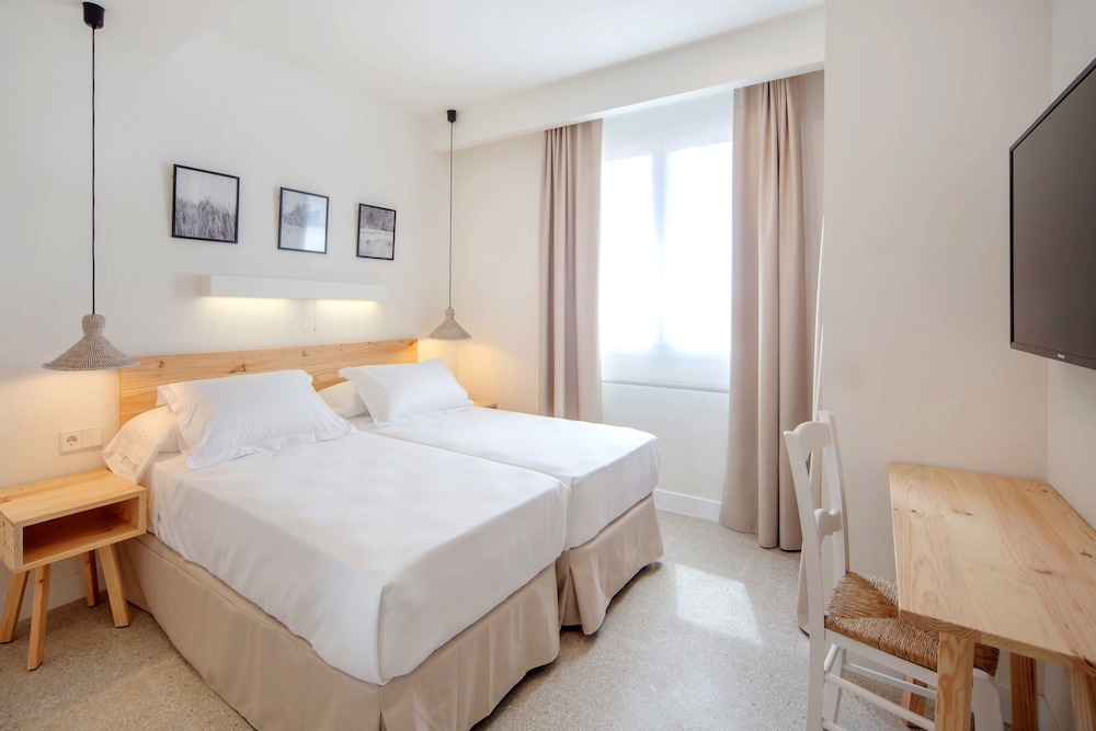Hotel HM Alma Beach - Adults Only — Hotel rooms in Playa de Palma, Balearic Islands