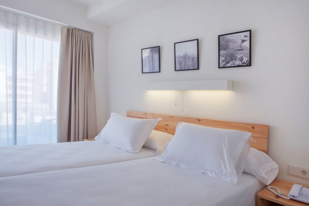 Hotel HM Alma Beach - Adults Only — Hotel rooms in Playa de Palma, Balearic Islands