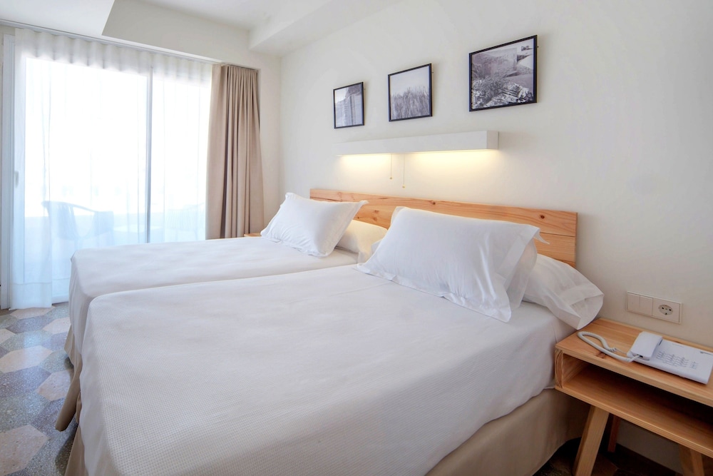 Hotel HM Alma Beach - Adults Only — Hotel rooms in Playa de Palma, Balearic Islands