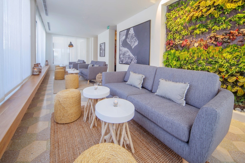 Hotel HM Alma Beach - Adults Only — Hotel rooms in Playa de Palma, Balearic Islands