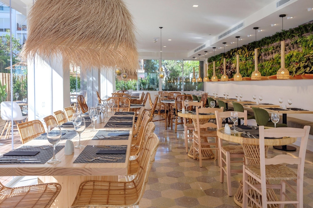 Hotel HM Alma Beach - Adults Only — Restaurant & bars in Playa de Palma, Balearic Islands
