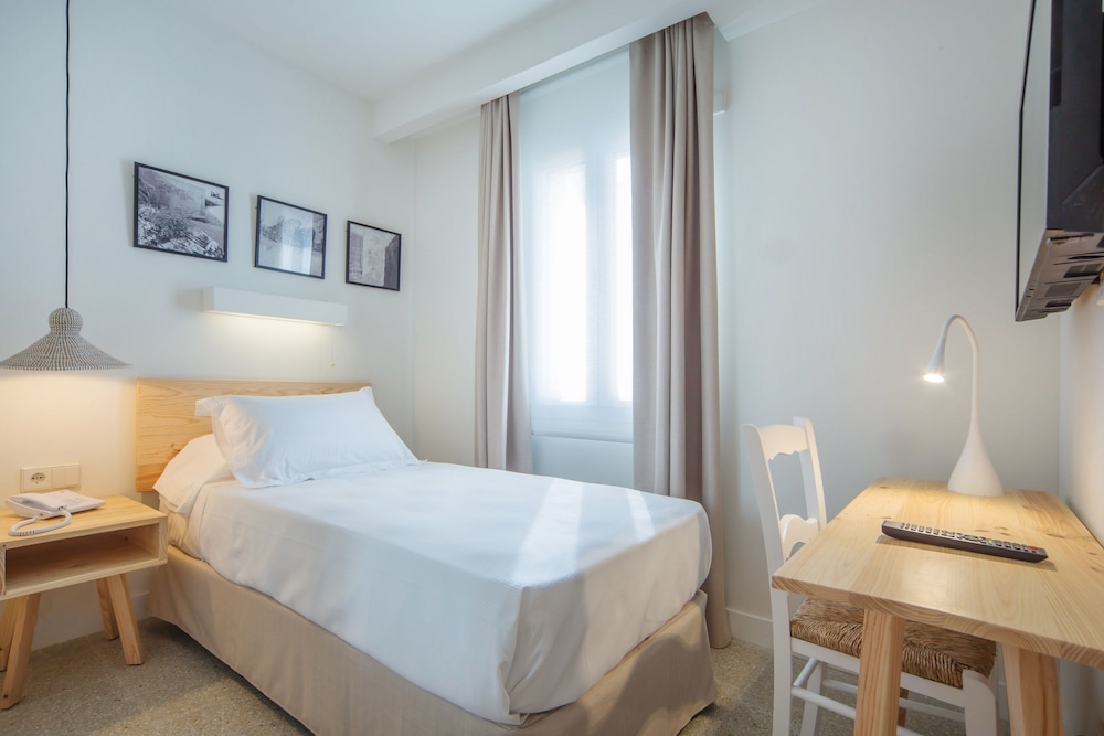 Hotel HM Alma Beach - Adults Only — Hotel rooms in Playa de Palma, Balearic Islands