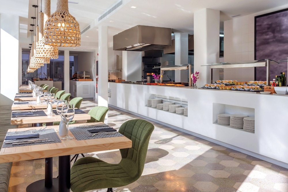Hotel HM Alma Beach - Adults Only — Restaurant & bars in Playa de Palma, Balearic Islands