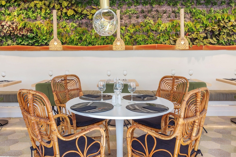 Hotel HM Alma Beach - Adults Only — Restaurant & bars in Playa de Palma, Balearic Islands