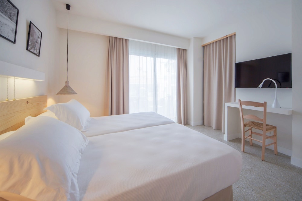 Hotel HM Alma Beach - Adults Only — Hotel rooms in Playa de Palma, Balearic Islands