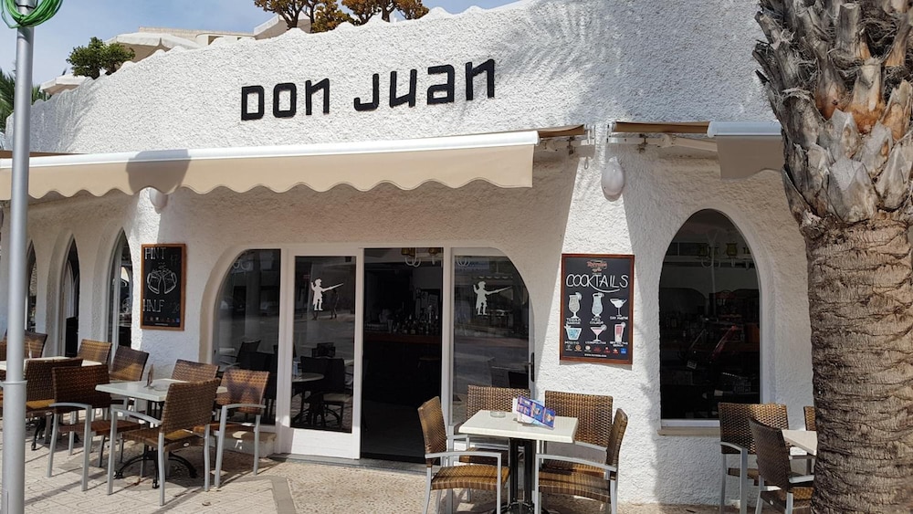 Hotel Stil Bonsai — Restaurant & bars in Can Picafort, Balearic Islands