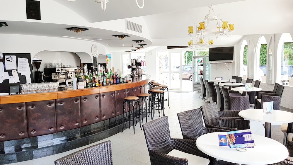 Hotel Stil Bonsai — Restaurant & bars in Can Picafort, Balearic Islands