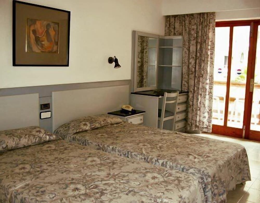 Hotel Stil Bonsai — Hotel rooms in Can Picafort, Balearic Islands
