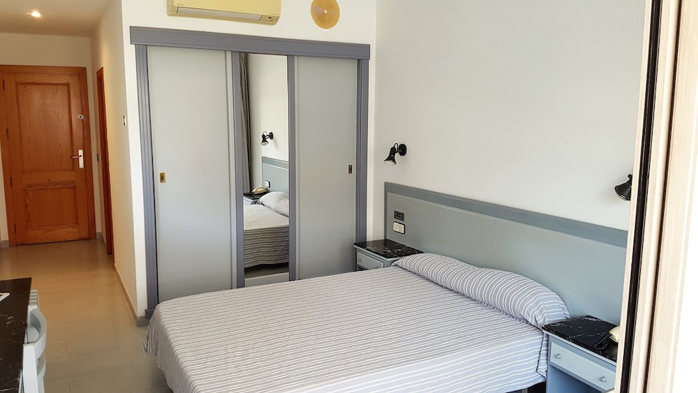 Hotel Stil Bonsai — Hotel rooms in Can Picafort, Balearic Islands