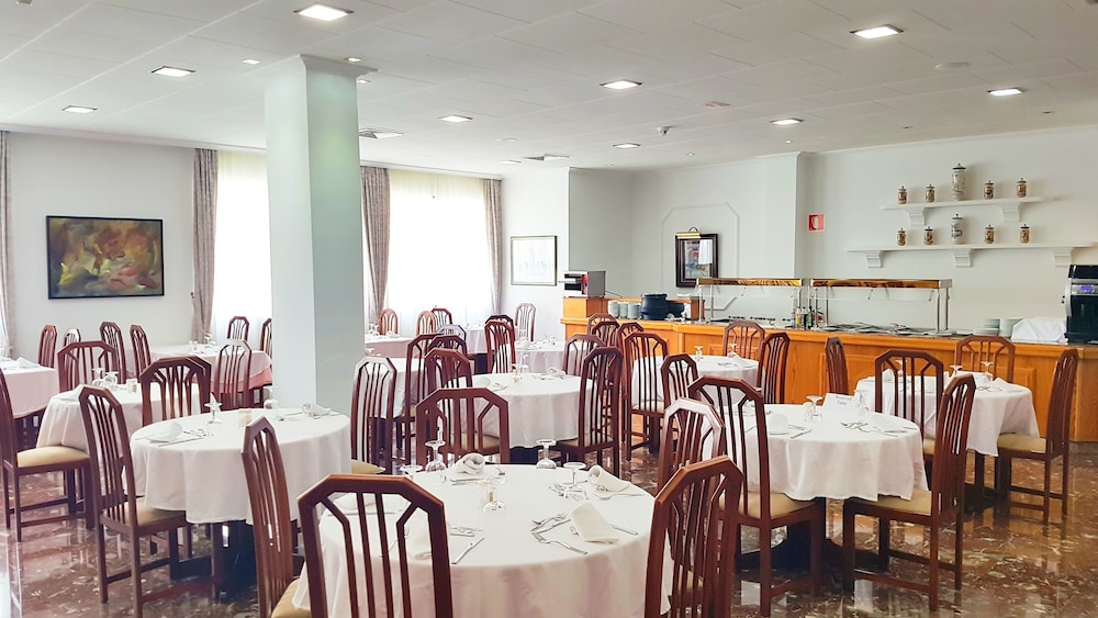 Hotel Stil Bonsai — Restaurant & bars in Can Picafort, Balearic Islands