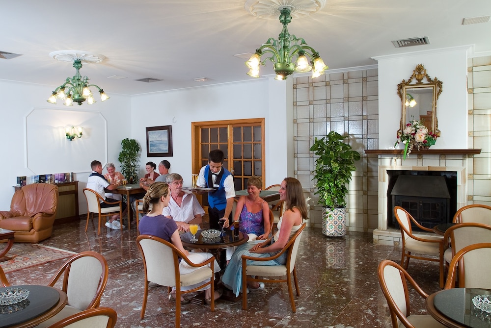 Hotel Stil Bonsai — Restaurant & bars in Can Picafort, Balearic Islands