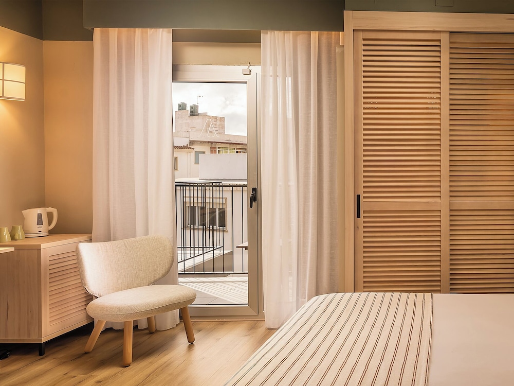 ARTIEM Capri Hotel — Hotel rooms in Mahon, Balearic Islands