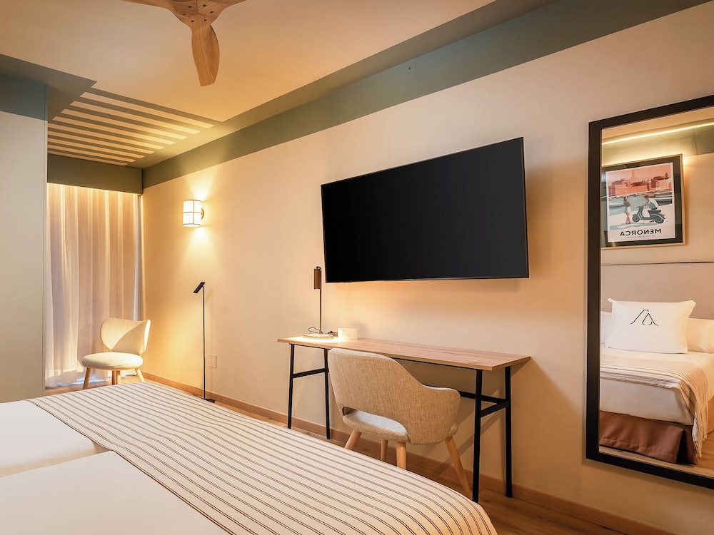 ARTIEM Capri Hotel — Hotel rooms in Mahon, Balearic Islands