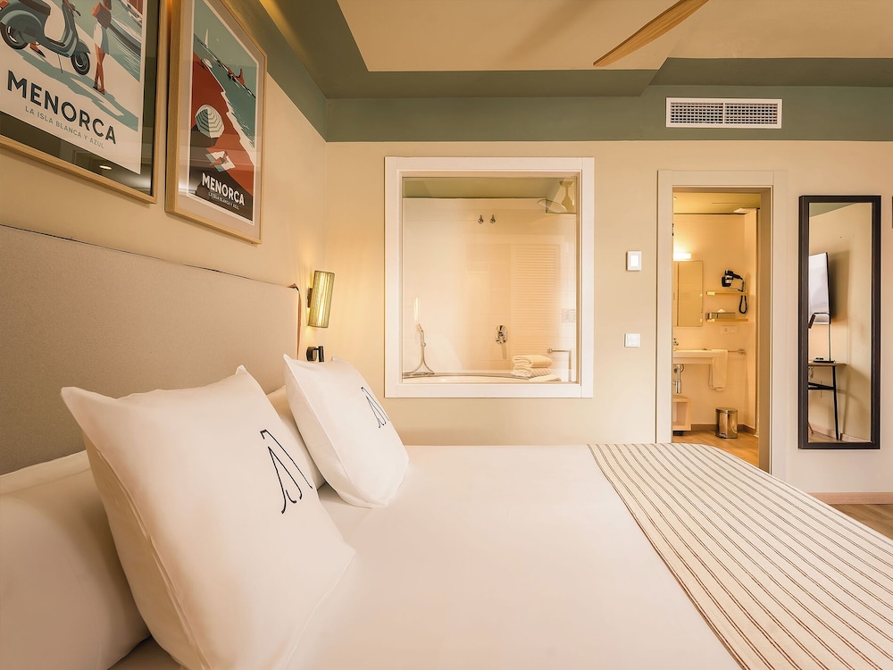 ARTIEM Capri Hotel — Hotel rooms in Mahon, Balearic Islands
