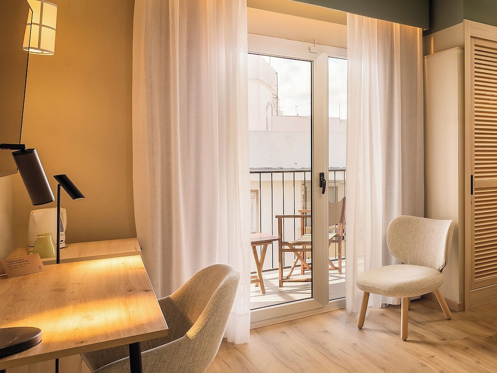 ARTIEM Capri Hotel — Hotel rooms in Mahon, Balearic Islands