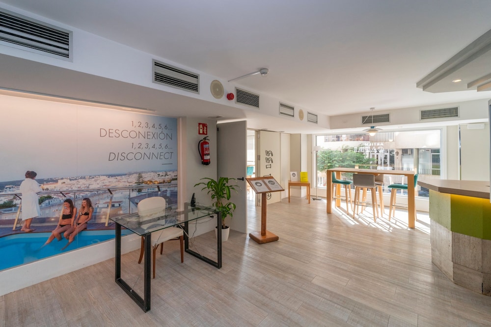 ARTIEM Capri Hotel — Hotel building in Mahon, Balearic Islands