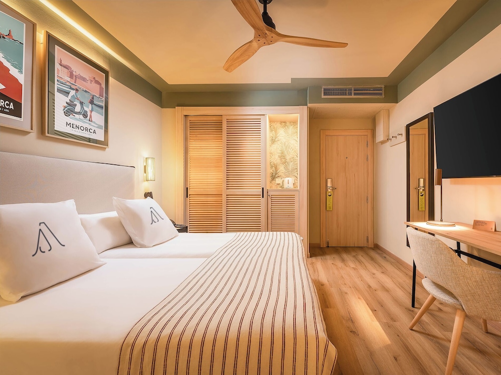 ARTIEM Capri Hotel — Hotel rooms in Mahon, Balearic Islands