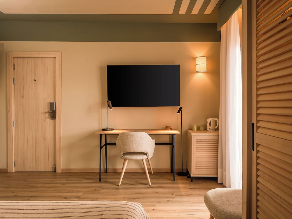 ARTIEM Capri Hotel — Hotel rooms in Mahon, Balearic Islands