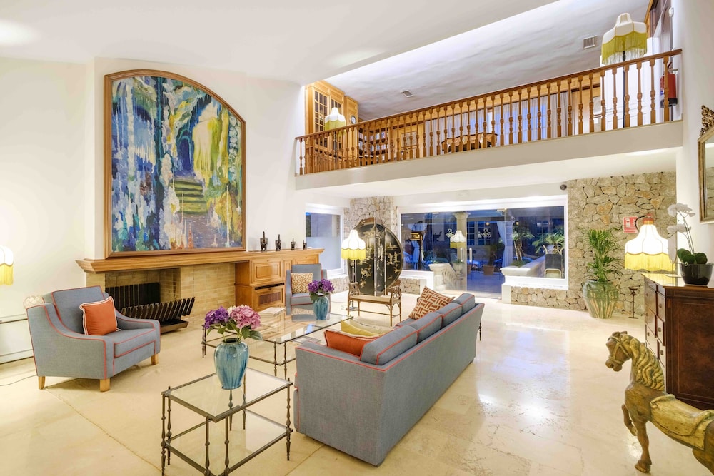 La Moraleja The Quiet Hotel- Adults Only — Hotel building in Puerto Pollensa, Balearic Islands