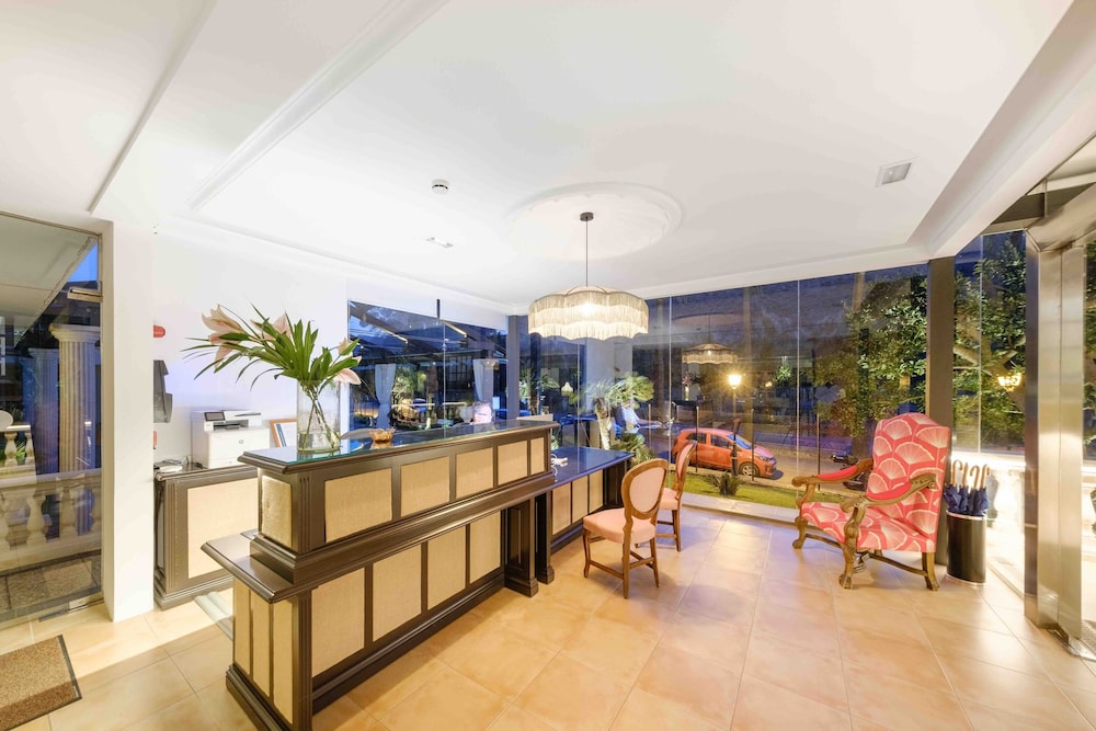 La Moraleja The Quiet Hotel- Adults Only — Hotel building in Puerto Pollensa, Balearic Islands
