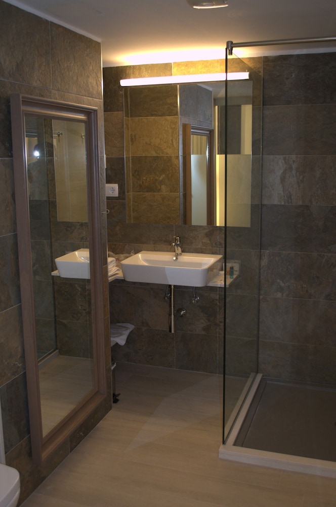 Hotel Marfil — Hotel rooms in San Antonio, Balearic Islands