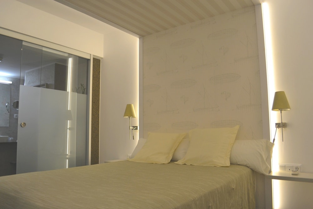 Hotel Marfil — Hotel rooms in San Antonio, Balearic Islands