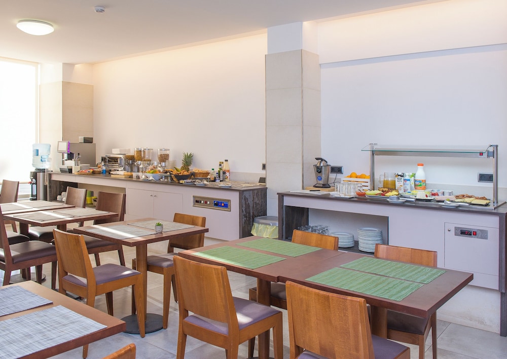 Hotel Marfil — Restaurant & bars in San Antonio, Balearic Islands