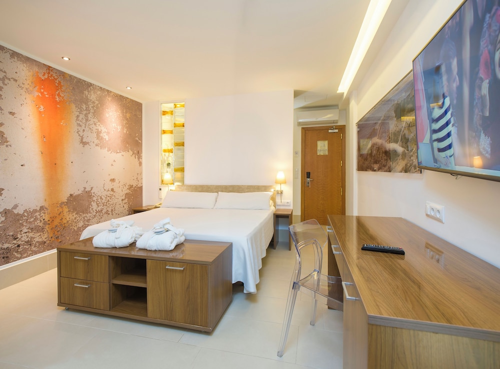 Hotel Marfil — Hotel rooms in San Antonio, Balearic Islands