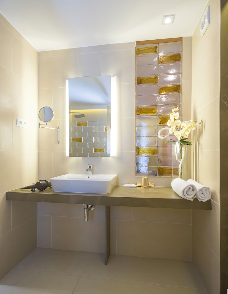 Hotel Marfil — Hotel rooms in San Antonio, Balearic Islands
