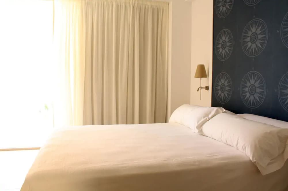 Hotel Marfil — Hotel rooms in San Antonio, Balearic Islands