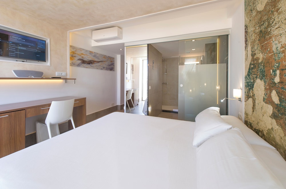 Hotel Marfil — Hotel rooms in San Antonio, Balearic Islands