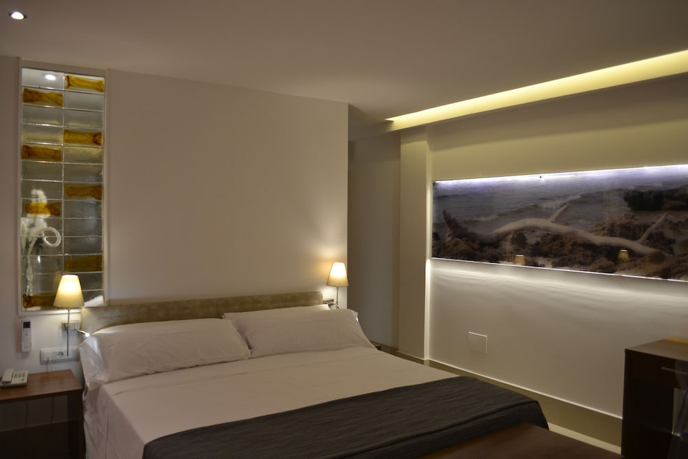 Hotel Marfil — Hotel rooms in San Antonio, Balearic Islands