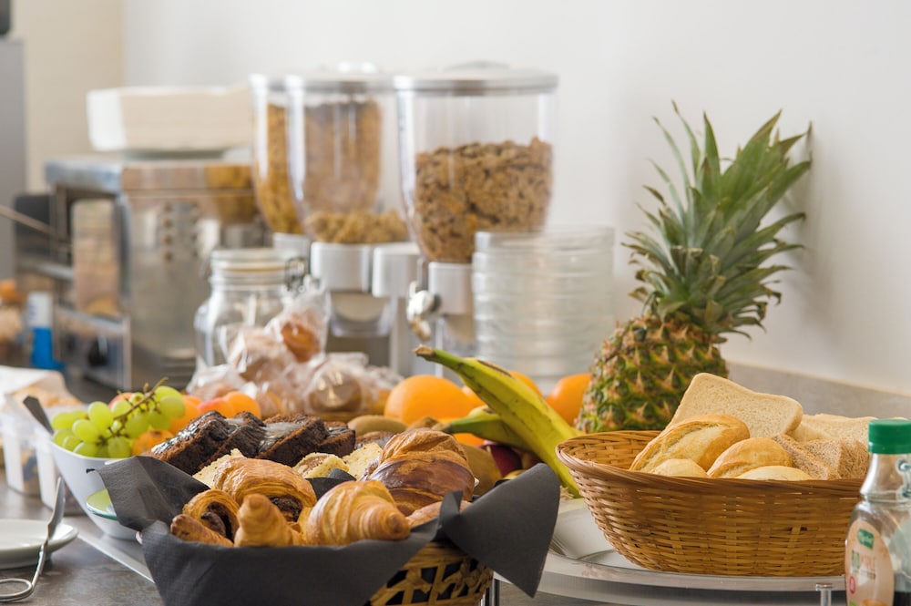 Hotel Marfil — Restaurant & bars in San Antonio, Balearic Islands