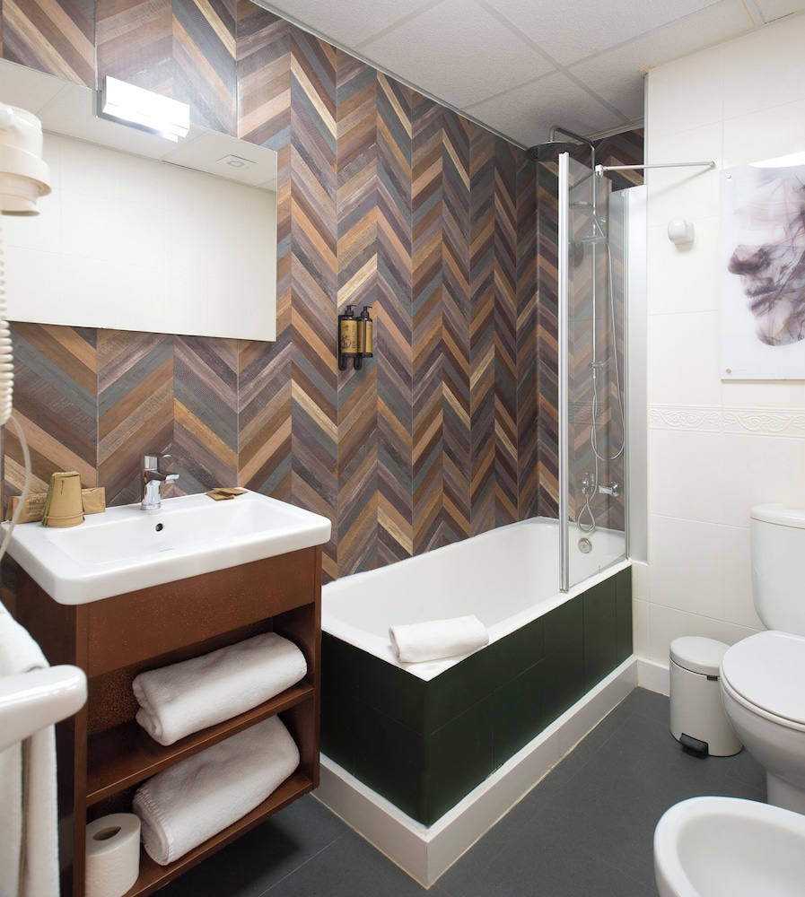 Hotel Marfil — Hotel rooms in San Antonio, Balearic Islands