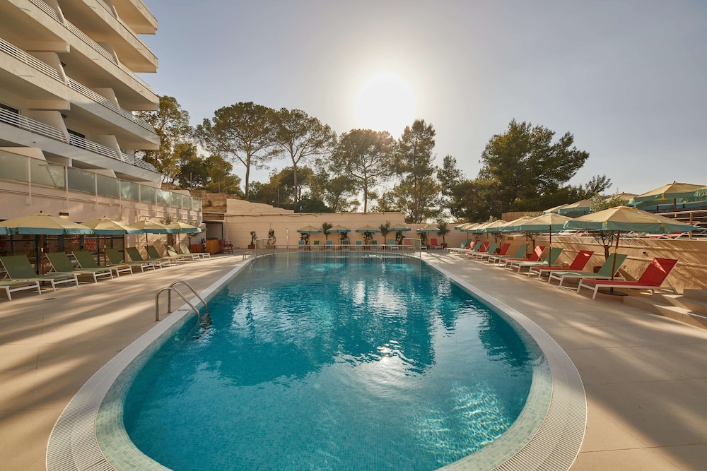 Alua Calvia - Hyatt Inclusive Collection — Swimming pool in Magaluf, Balearic Islands