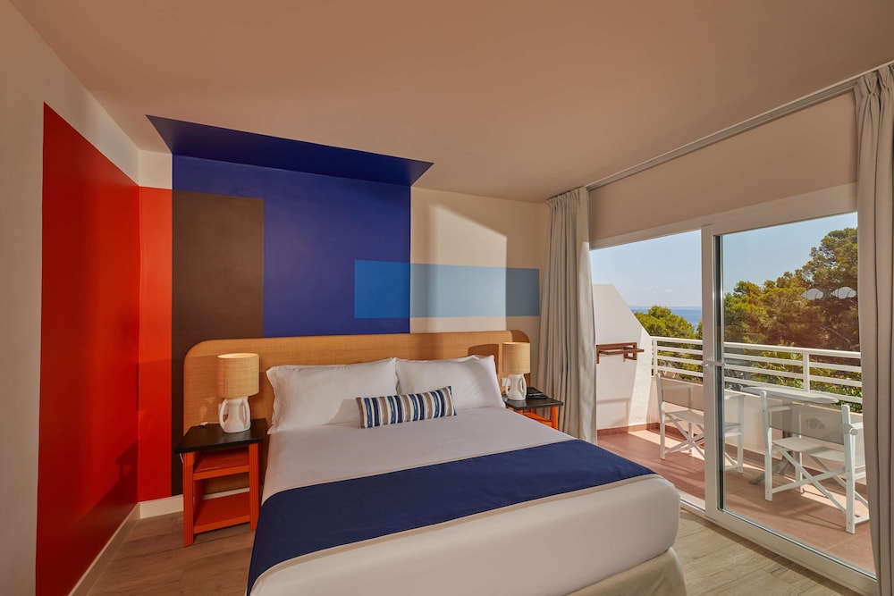 Alua Calvia - Hyatt Inclusive Collection — Hotel rooms in Magaluf, Balearic Islands