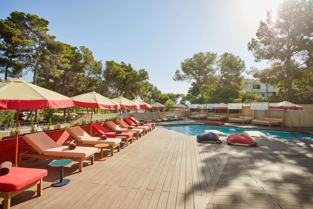 Alua Calvia - Hyatt Inclusive Collection — Swimming pool in Magaluf, Balearic Islands