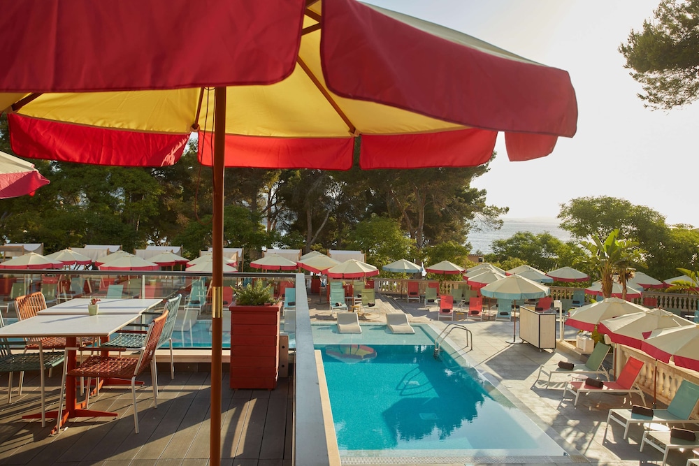 Alua Calvia - Hyatt Inclusive Collection — Swimming pool in Magaluf, Balearic Islands